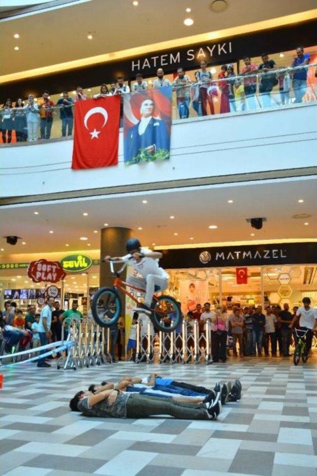 Gençler, Bayramlarını Spor Festivali’nde Kutladı