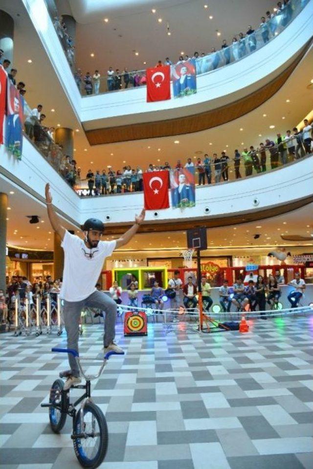 Gençler, Bayramlarını Spor Festivali’nde Kutladı