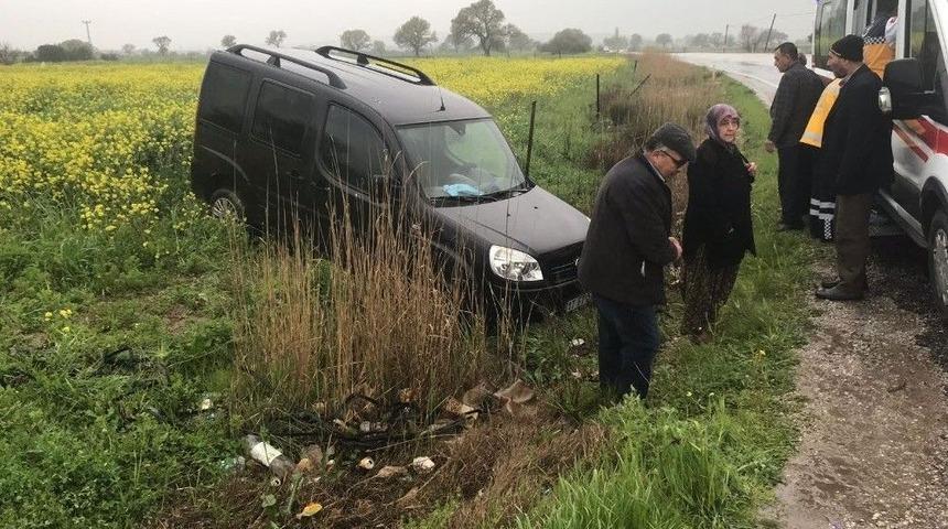 Bayrami&ccedil;-ezine Yolunda Kaza: 2 Yaralı