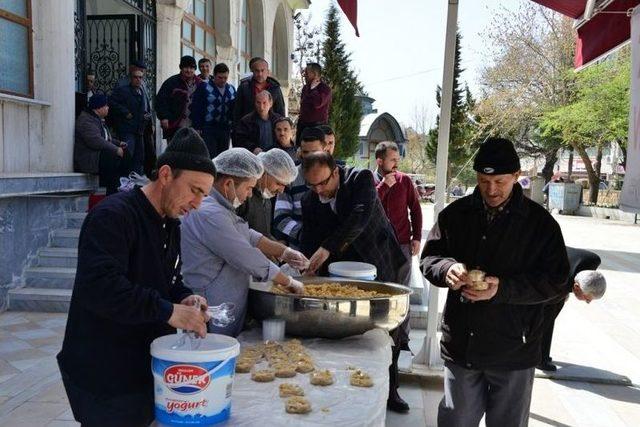 Gediz Belediyesi 1970 Depreminde Ölenler İçin Mevlit Okuttu