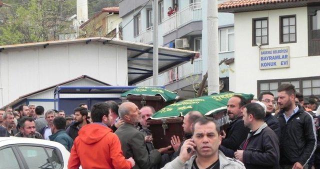 &Ouml;l&uuml;ml&uuml; Kaza Sonrası Vatandaşlar Yol Kapattı 1