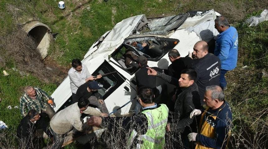 Minib&uuml;s Menfeze U&ccedil;tu: 2 Yaralı