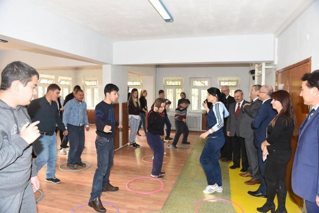 &Ouml;zel &Ccedil;ocuklardan Sanat Sokağı