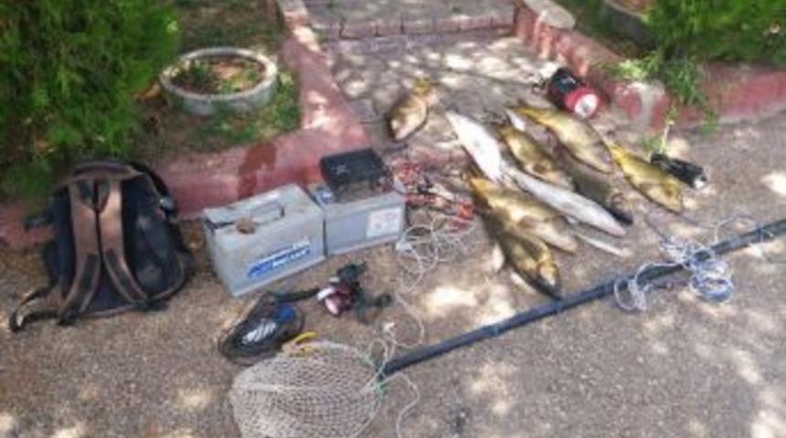 G&ouml;lde Elektroşokla Balık Avına 10 Bin 644 Lira Ceza