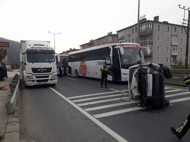 Kocaeli’de 4 Araç Birbirine Girdi: 1 Yaralı