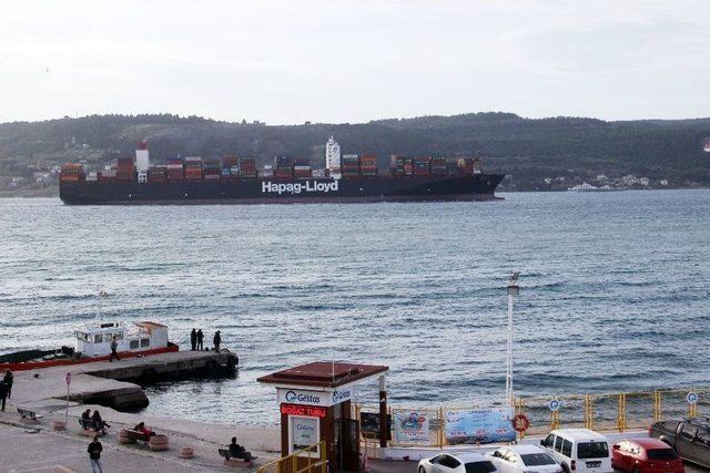 Dev Gemi Çanakkale Boğazı’ndan Geçti