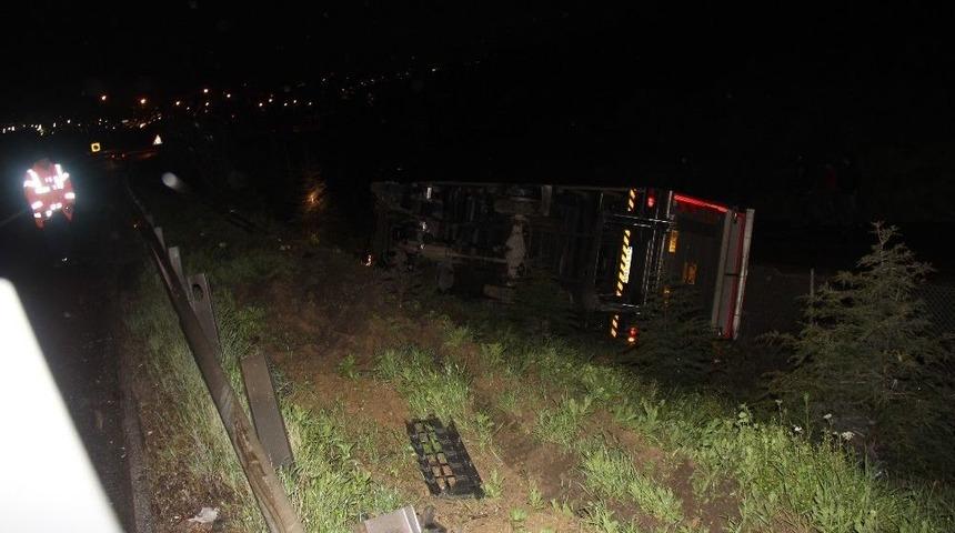 Tem&rsquo;de Kamyon Devrildi: 1 Yaralı