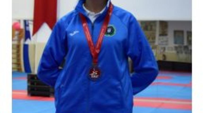 &Ouml;zlem Hast&uuml;rk Balkan Yolcusu