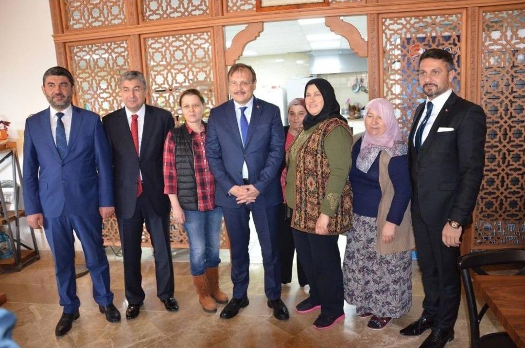 Başbakan Yardımcısı Hakan &Ccedil;avuşoğlu Sivrihisar&rsquo;da