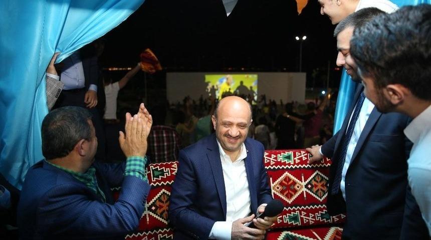 Başbakan Yardımcısı Fikri Işık, Erzurumlular&rsquo;ın Sevincini Paylaştı