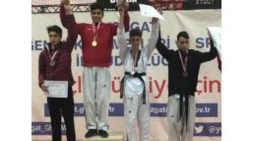Gen&ccedil;lerde Şampiyon Oldu
