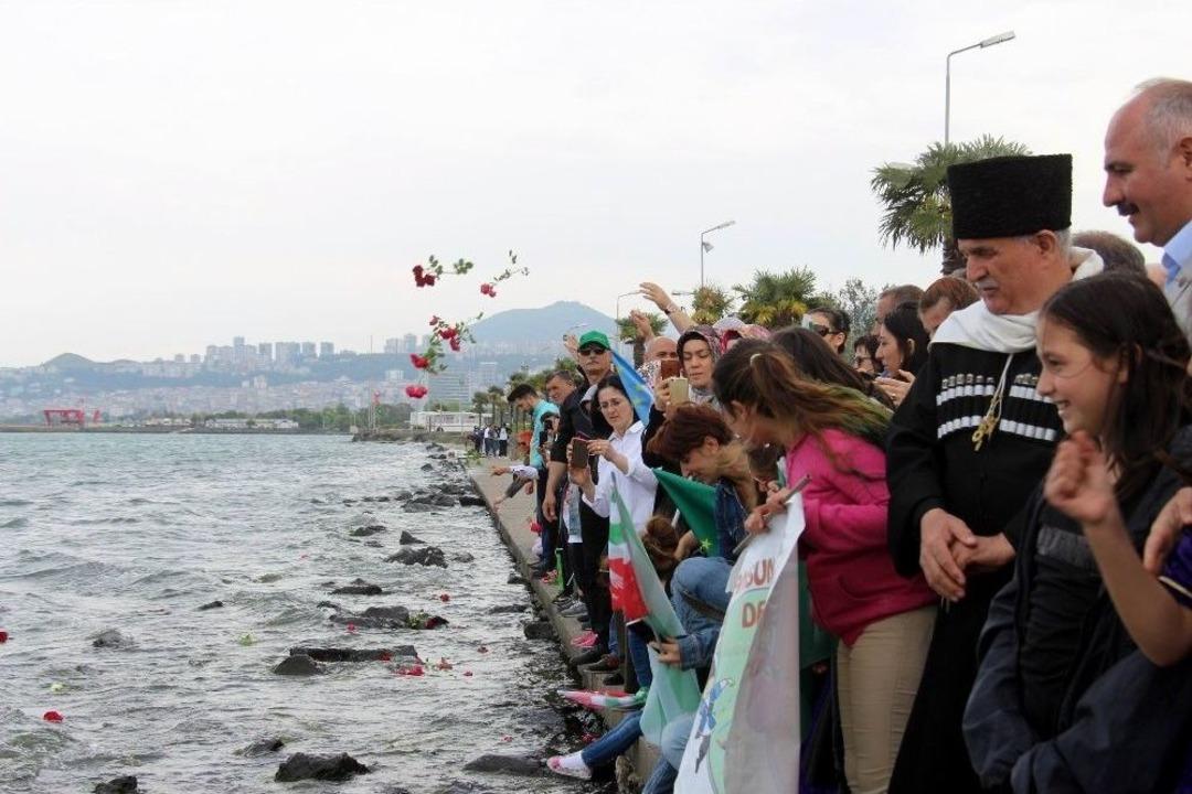 &Ccedil;erkeslerden S&uuml;rg&uuml;n&uuml;n Yıld&ouml;n&uuml;m&uuml;nde &ldquo;sessiz Y&uuml;r&uuml;y&uuml;ş&rdquo;