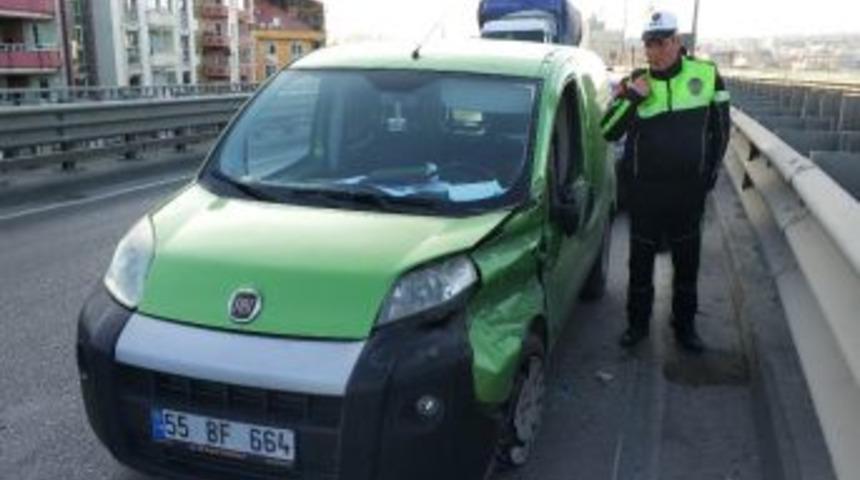 Samsun&rsquo;da Otomobil Bariyere &Ccedil;arptı: 1 Yaralı