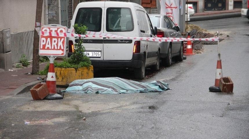 Fatih&rsquo;te 4&rsquo;&uuml;nc&uuml; Kattan Atlayan Kişi Hayatını Kaybetti