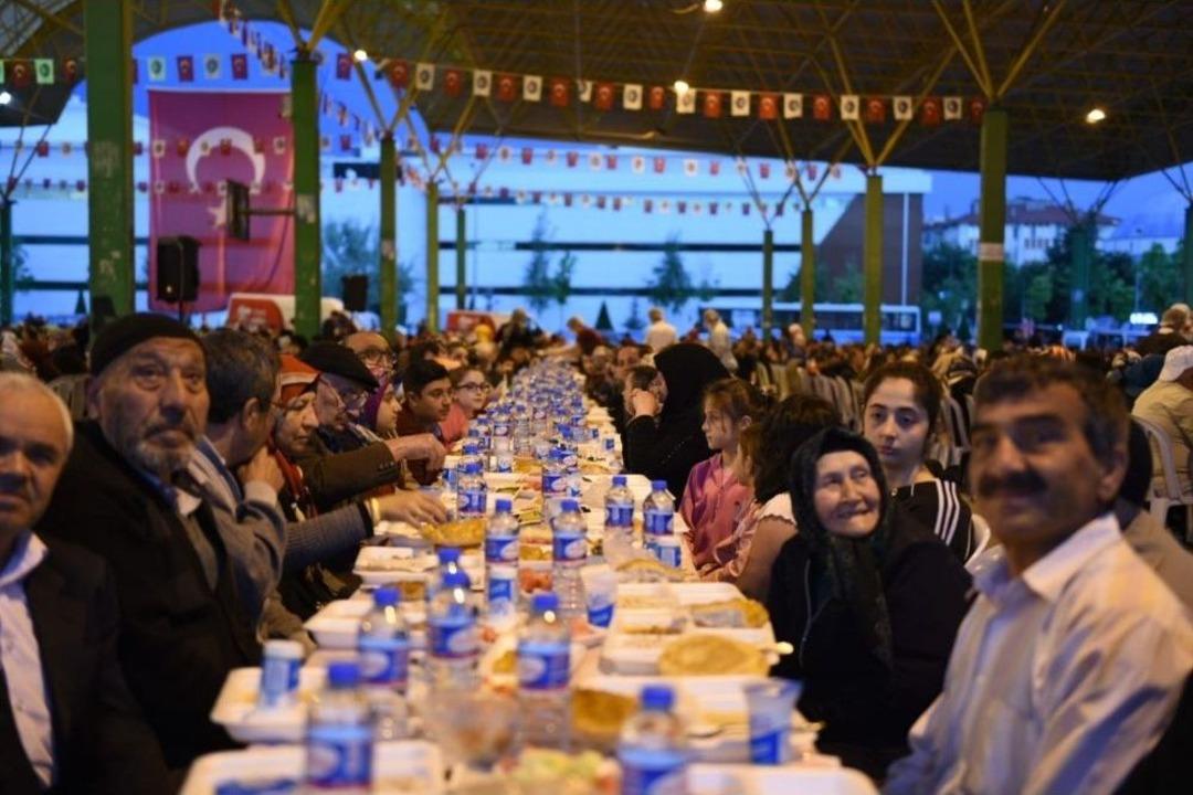 &Ccedil;orum&rsquo;da Geleneksel Mahalle İftarları Buharaevler&rsquo;den Başladı