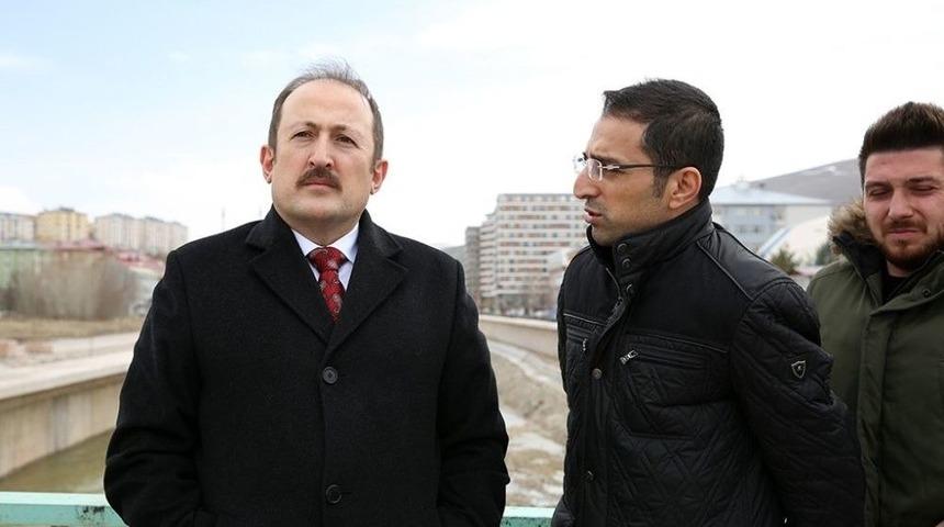 Vali Pehlivan, &Ccedil;oruh Nehri Şehir Ge&ccedil;iş Projesi &Ccedil;alışmalarını Yerinde İnceledi