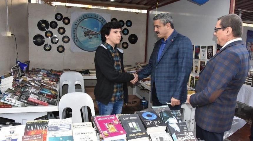 Başkan Alıcık K&uuml;lt&uuml;r Stantlarını Ziyaret Etti
