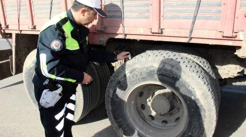 Yozgat’ta Trafik Ekipleri Kış Lastiği Denetimi Yaptı