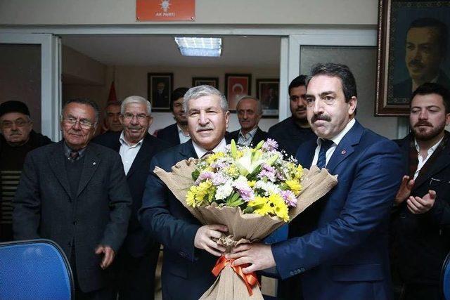 Ahmet Ertürk, Kuşadası İlçe Teşkilatını Ziyaret Etti