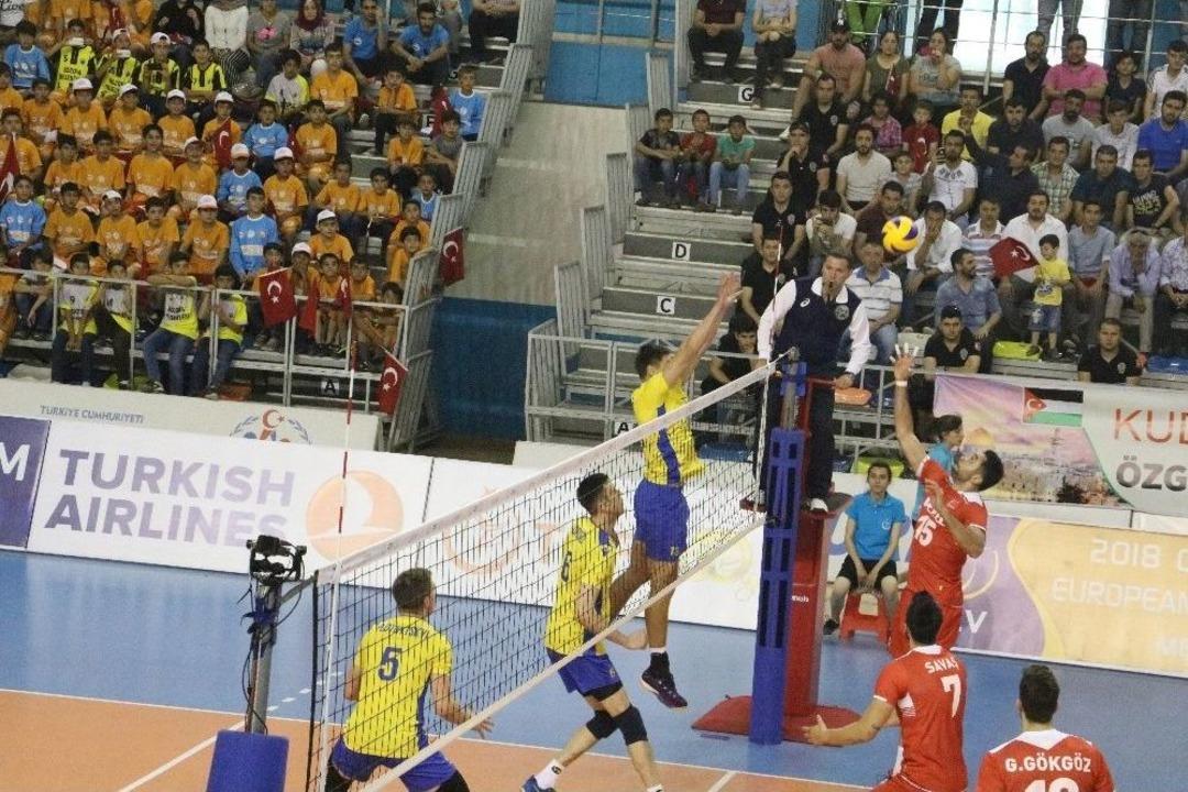 A Milli Erkek Voleybol Takımı, Ukrayna&rsquo;yı 3-0 Mağlup Etti