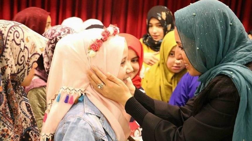 Sergide Kazanılan Parayla Okula Bakım Yaptı