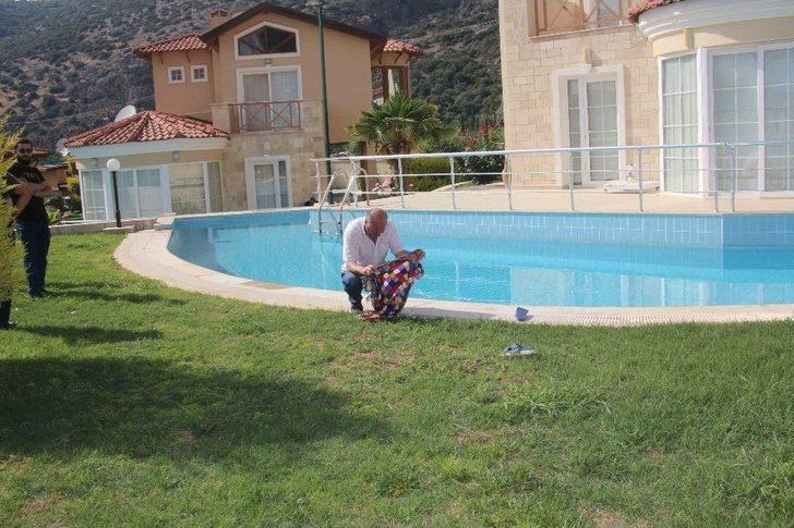 Kuşadası Anneanne Ve Torunu İçin Ağlıyor G1