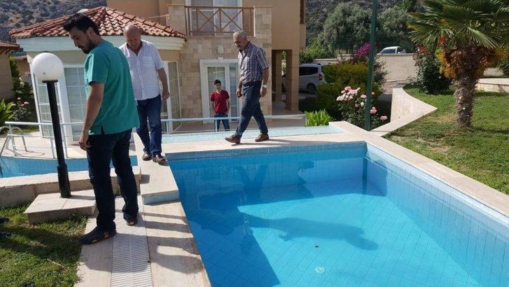 Kuşadası Anneanne Ve Torunu İçin Ağlıyor G4