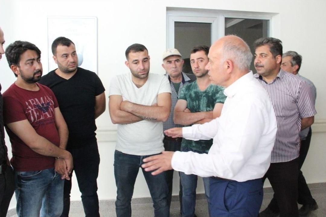 Başkan &Ccedil;alışkan, Kurtardığı &Ccedil;ocuğu Hastanede Ziyaret Etti