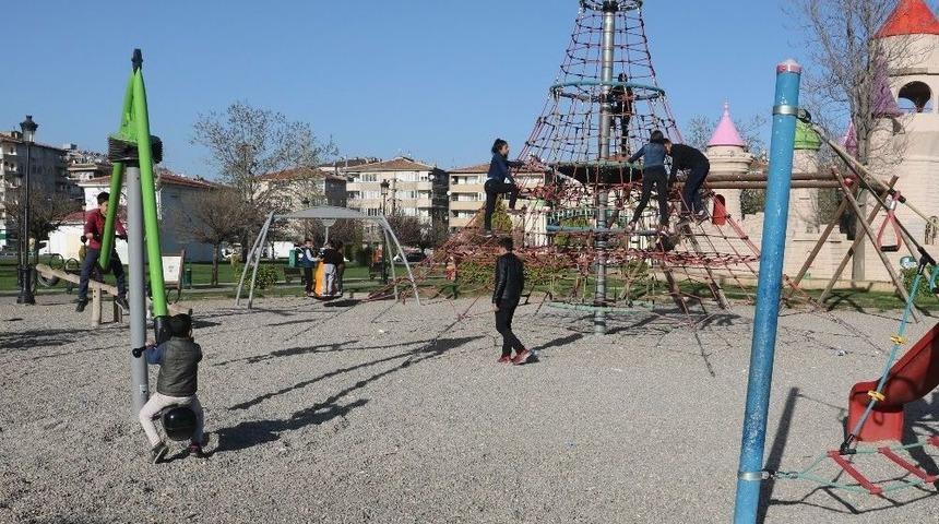 "&ccedil;ocuk Parklarına G&uuml;venlik Kamerası Konulsun" &Ccedil;ağrısına Gaziantep&rsquo;ten Destek