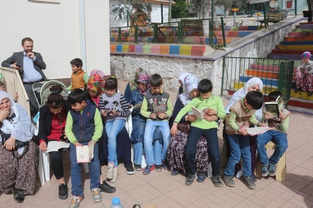 &Ccedil;ocuklarıyla Birlikte Kitap Okuyup, Patates Baskı Yaptılar