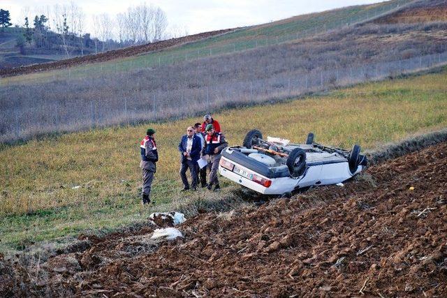 Kontrolden Çıkan Otomobil Tarlaya Uçtu: 1 Yaralı