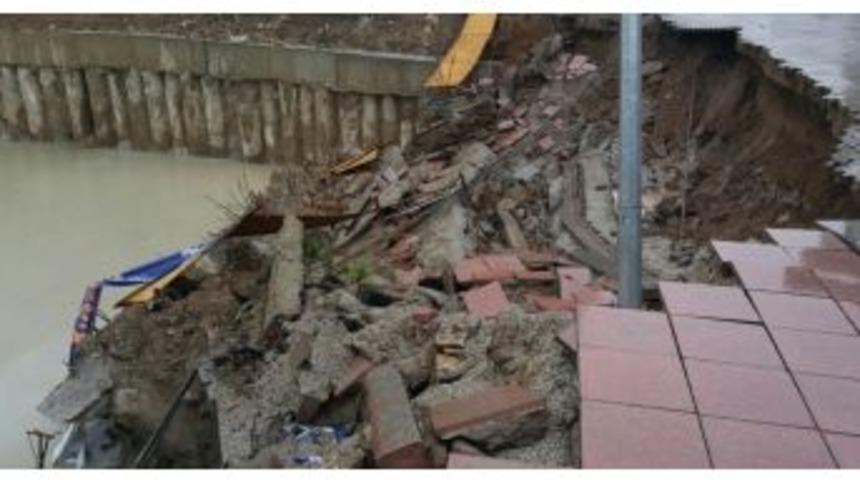 Yağmurun Etkisiyle İnşaat Alanında &Ccedil;&ouml;kme Meydana Geldi