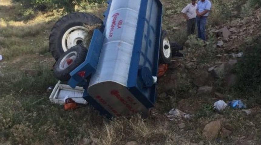 Kula’da Traktör Devrildi: 1 Ölü, 1 Yaralı