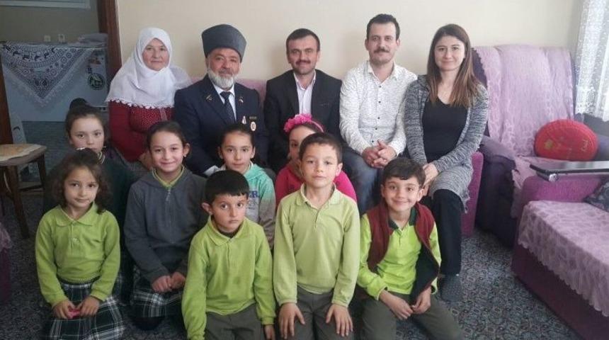 &Ouml;ğrencilerden Yaşlılara Ziyaret