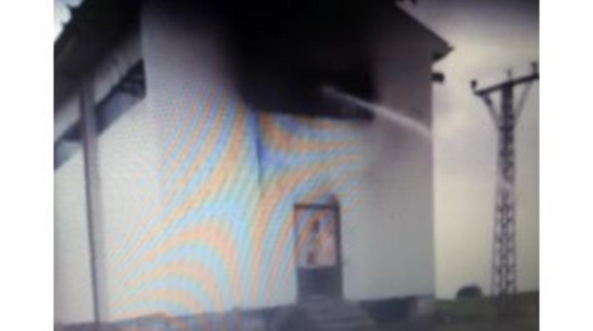 Elektrik Trafosuna Yıldırım Düştü, İlçe Merkezi Ve Köylerde Elektrikler Kesildi