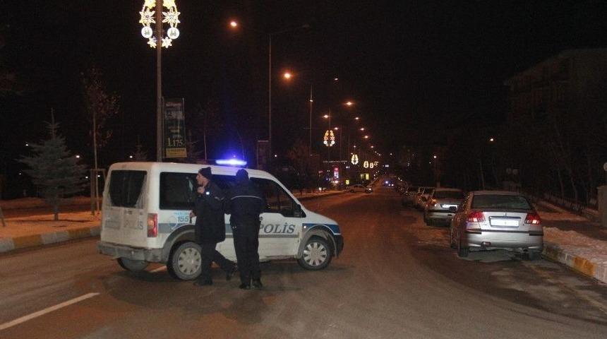 &Uuml;zerinde Bomba D&uuml;zeneği Bulunan Şahıs Etkisiz Hale Getirildi