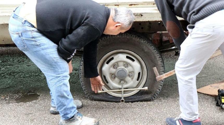 Samsun&rsquo;da Park Halindeki 20 Aracın Lastikleri Kesildi