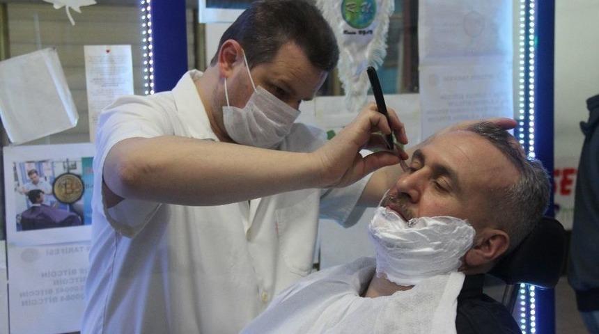 (özel) Bu Berber Bitcoin İle Tıraş Ediyor