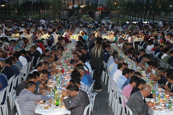 Bakan Soylu İftarını Vatandaşlarla Açtı G1