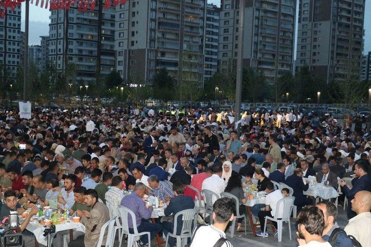 Bakan Soylu İftarını Vatandaşlarla Açtı G2