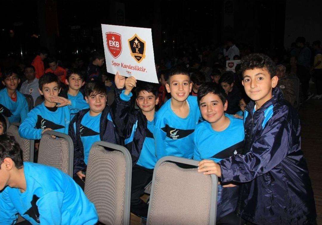 Ey&uuml;psultan Belediyesi&rsquo;nden Amat&ouml;r Spor Kul&uuml;plerine Destek