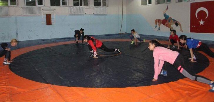 Siirtli Dünya Şampiyonu Evin Demirhan, Olimpiyatlara Hazırlanıyor G1