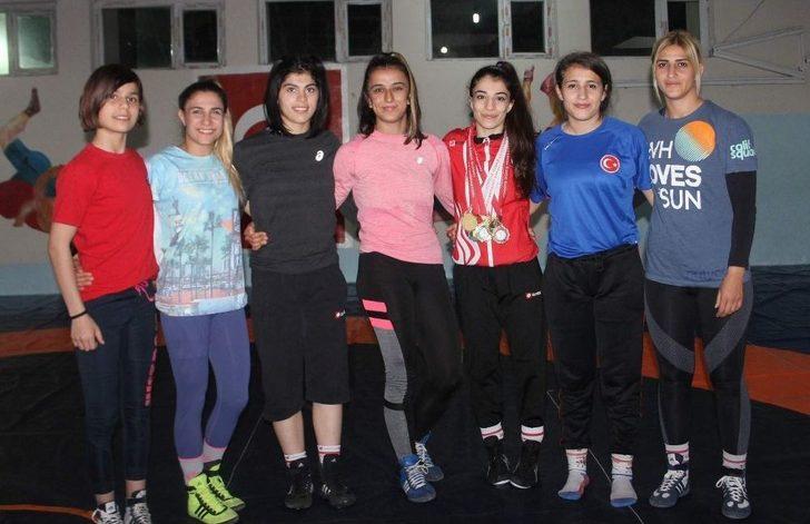 Siirtli Dünya Şampiyonu Evin Demirhan, Olimpiyatlara Hazırlanıyor G3