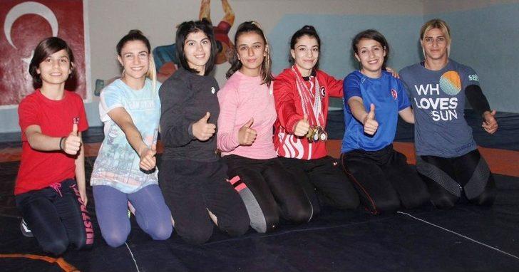 Siirtli Dünya Şampiyonu Evin Demirhan, Olimpiyatlara Hazırlanıyor G4