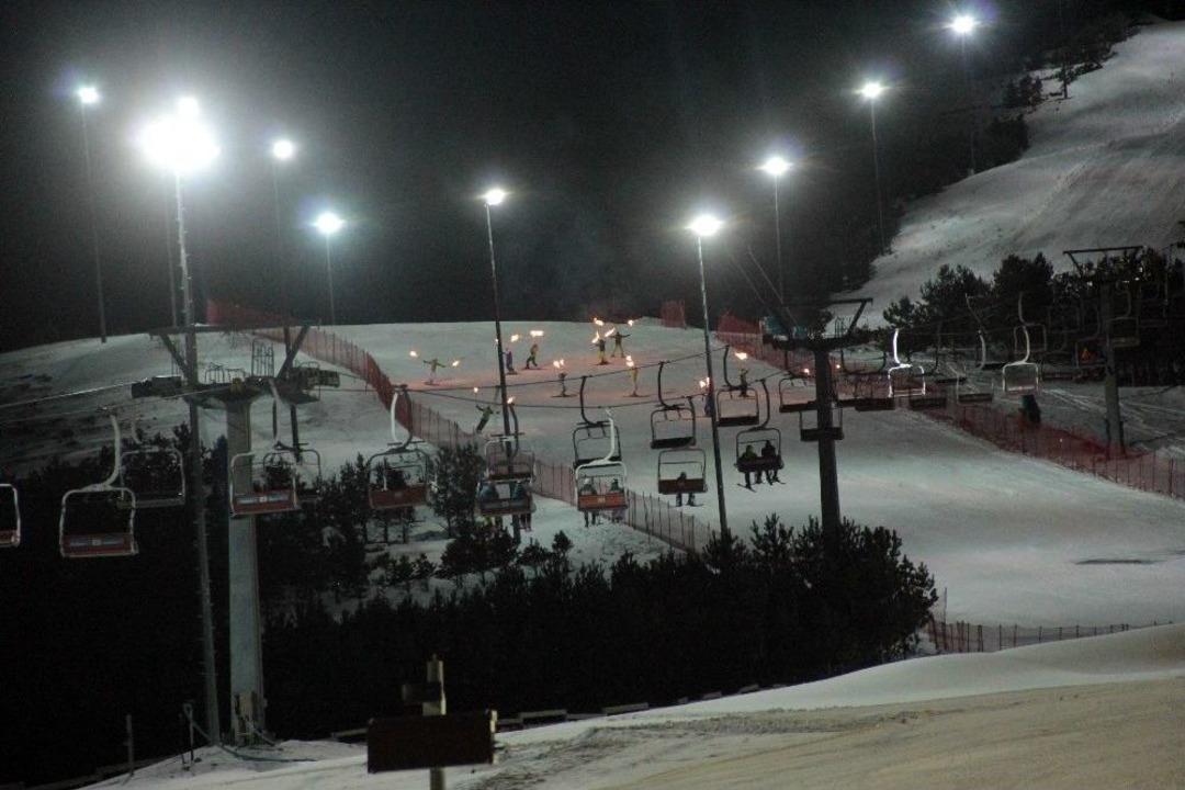 Paland&ouml;ken&rsquo;de Meşaleli A&ccedil;ılış