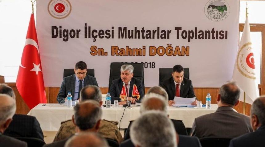 Vali Doğan, Digorlu Muhtarlarla Buluştu