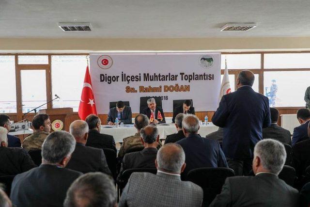 Vali Doğan, Digorlu Muhtarlarla Buluştu