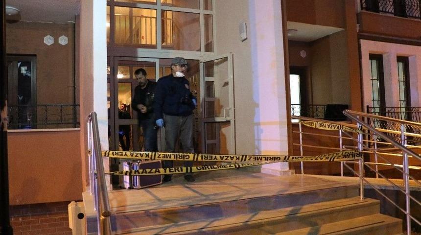 Eski Karısı Ve Kızını Öldürdü, Oğlunu Yaraladı