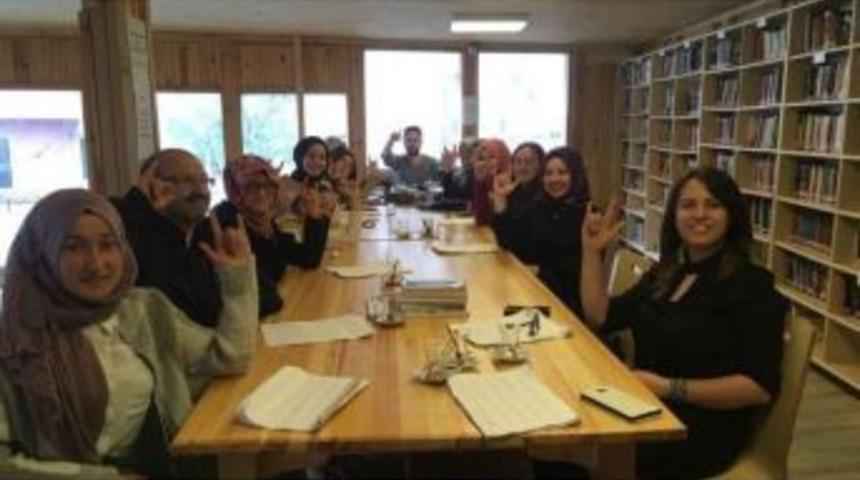 K&uuml;t&uuml;phane&rsquo;de Ders İşlediler