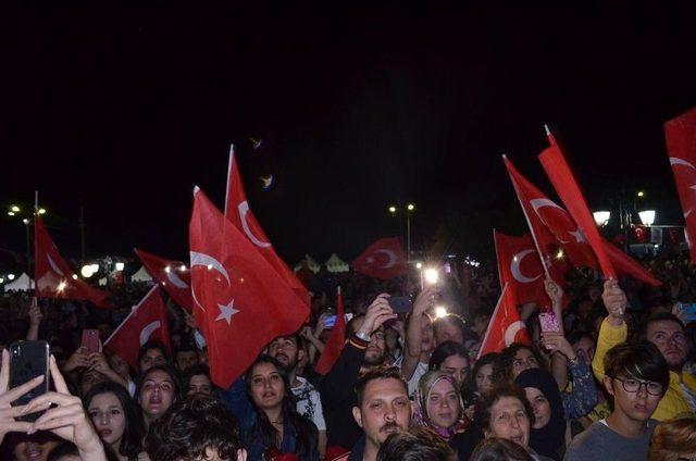 Tekirdağ’da Manuş Baba Rüzgarı Esti